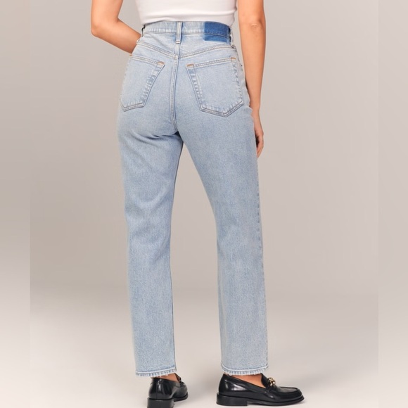 Abercrombie & Fitch Curve Love Ultra High Rise Ankle Straight Jeans - Picture 2 of 8